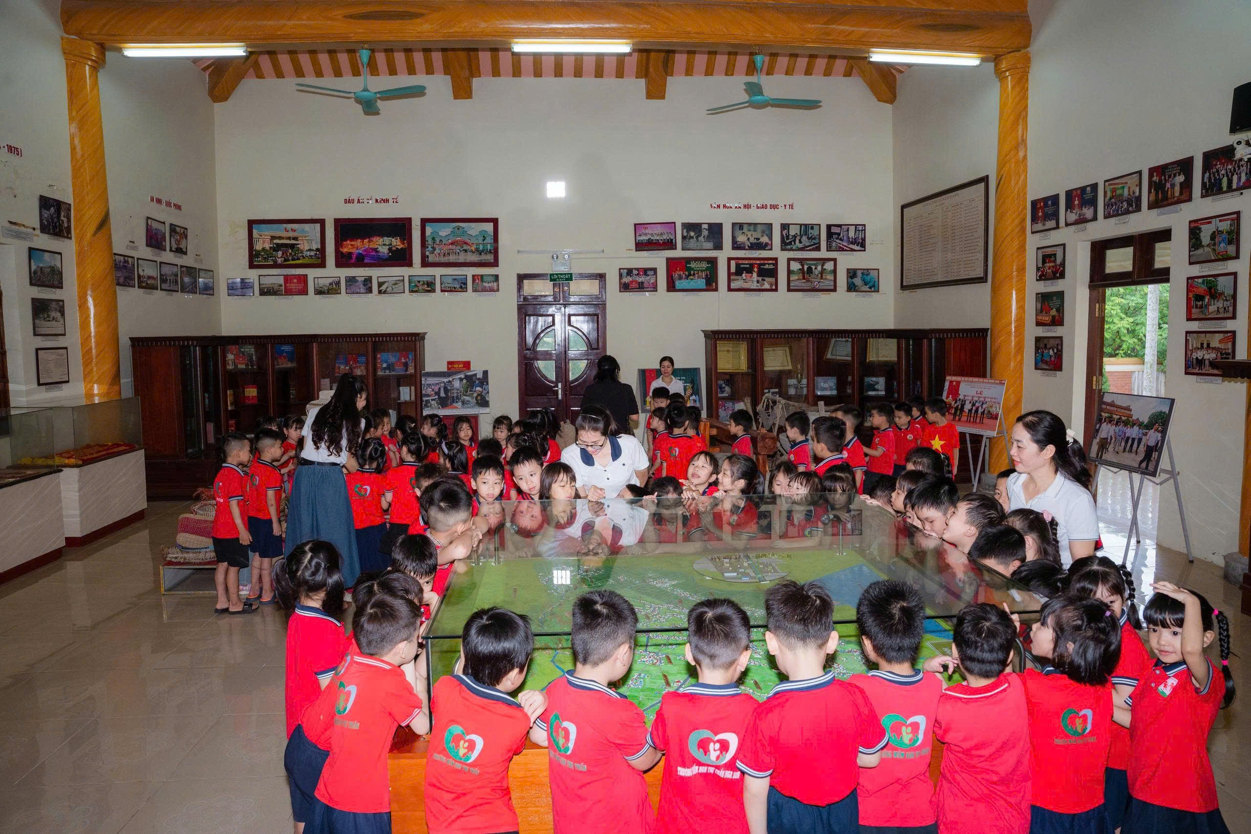 Anh-tin-bai